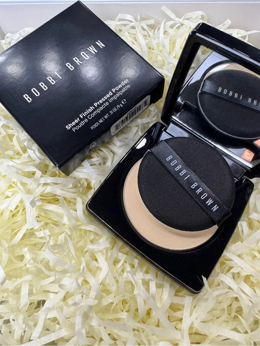 Bobbi Brown Sheer Finish Pressed Powder in Pale Yellow